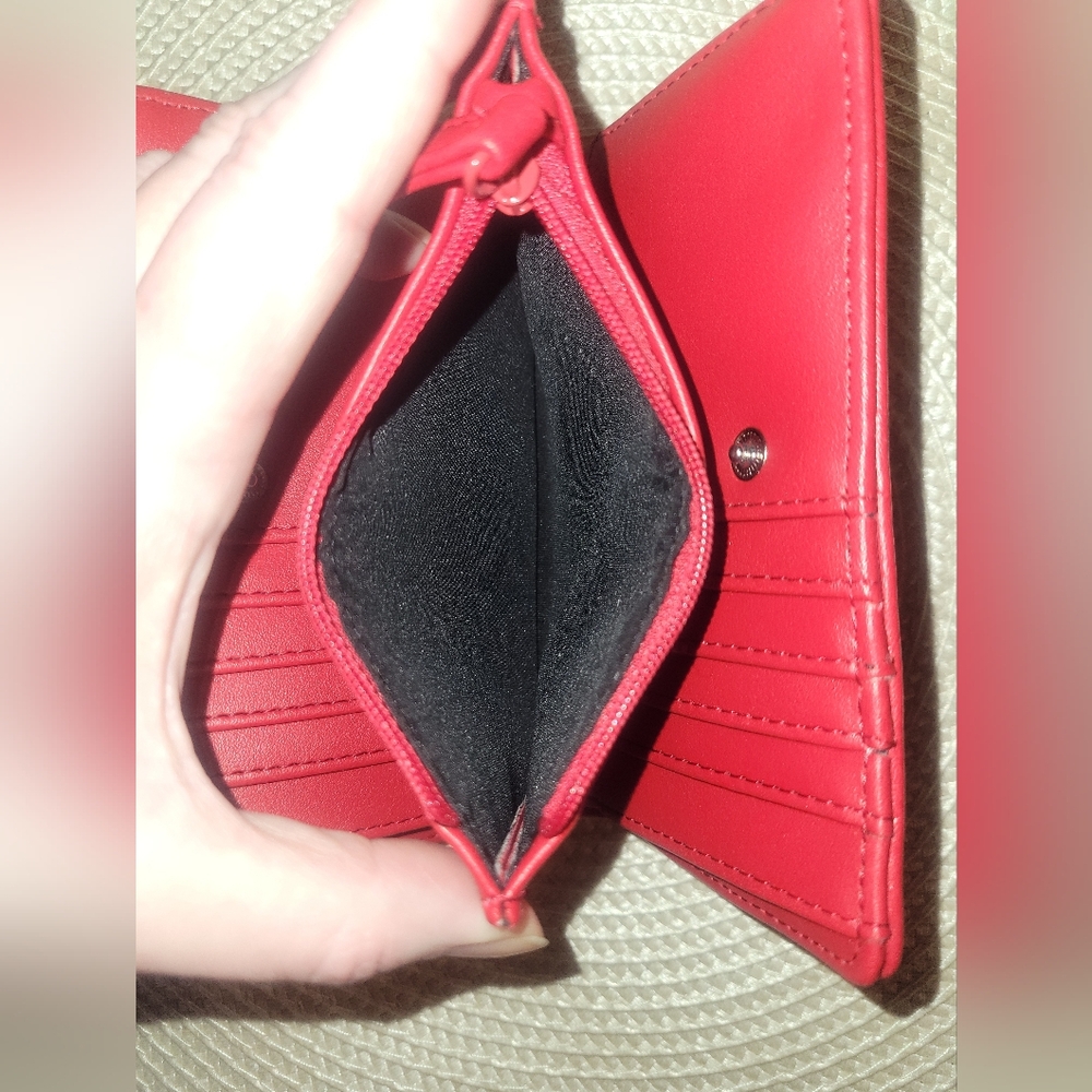 Betsey Johnson Red Heart-Embossed Zip Around Wallet EUC - Picture 8 of 9